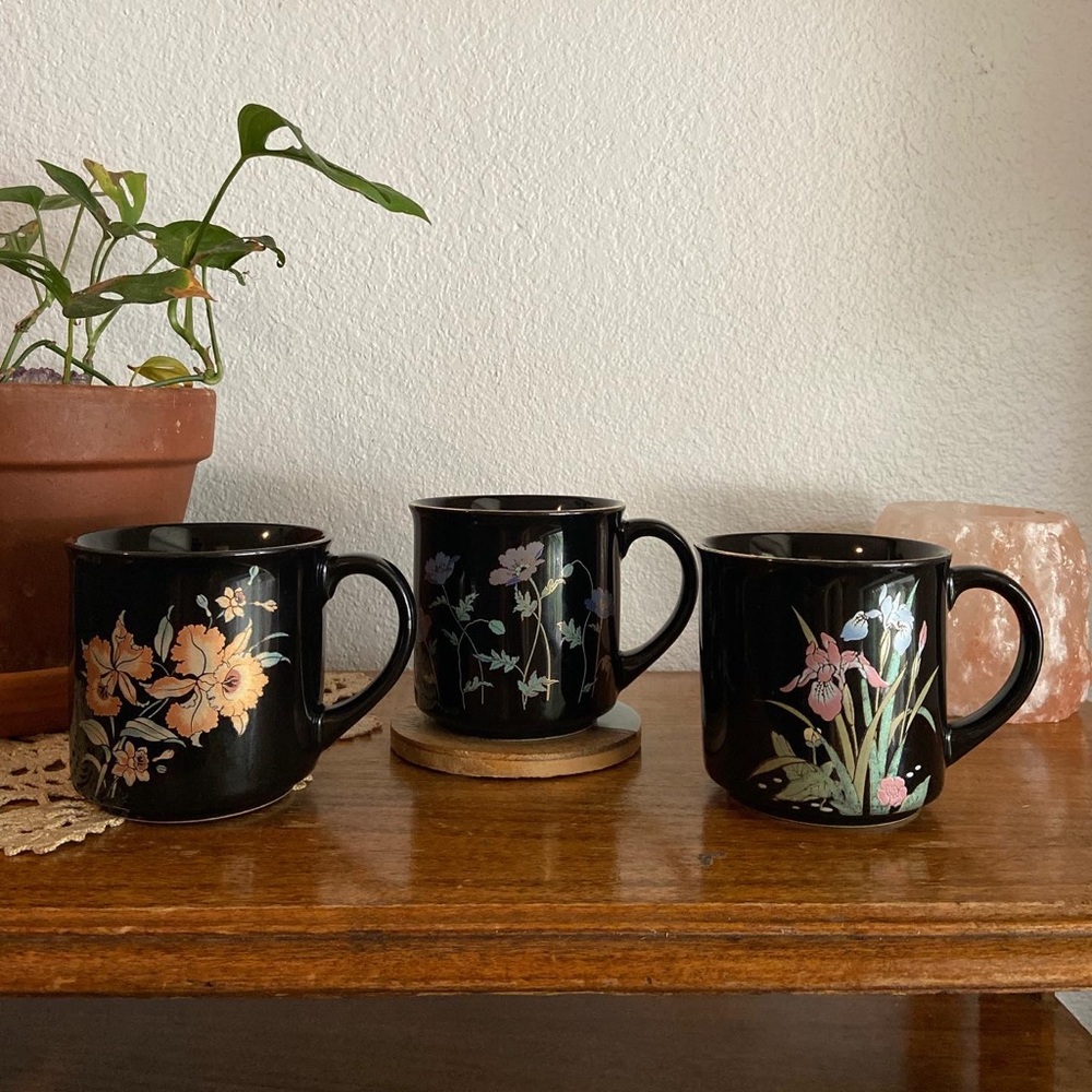 S/3 vintage black flower mugs